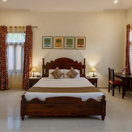 Sterling Jaisinghgarh Udaipur Hotel Buitenkant foto