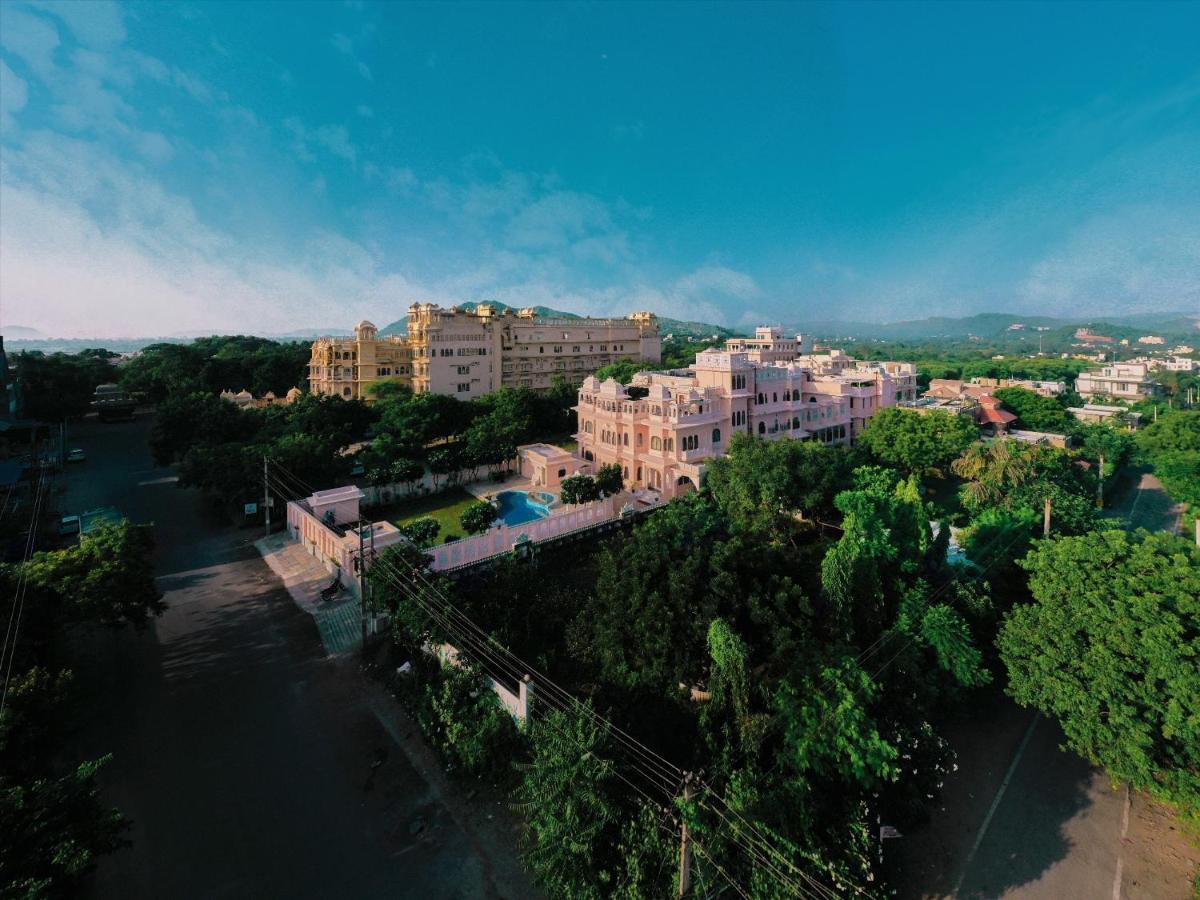 Sterling Jaisinghgarh Udaipur Hotel Buitenkant foto