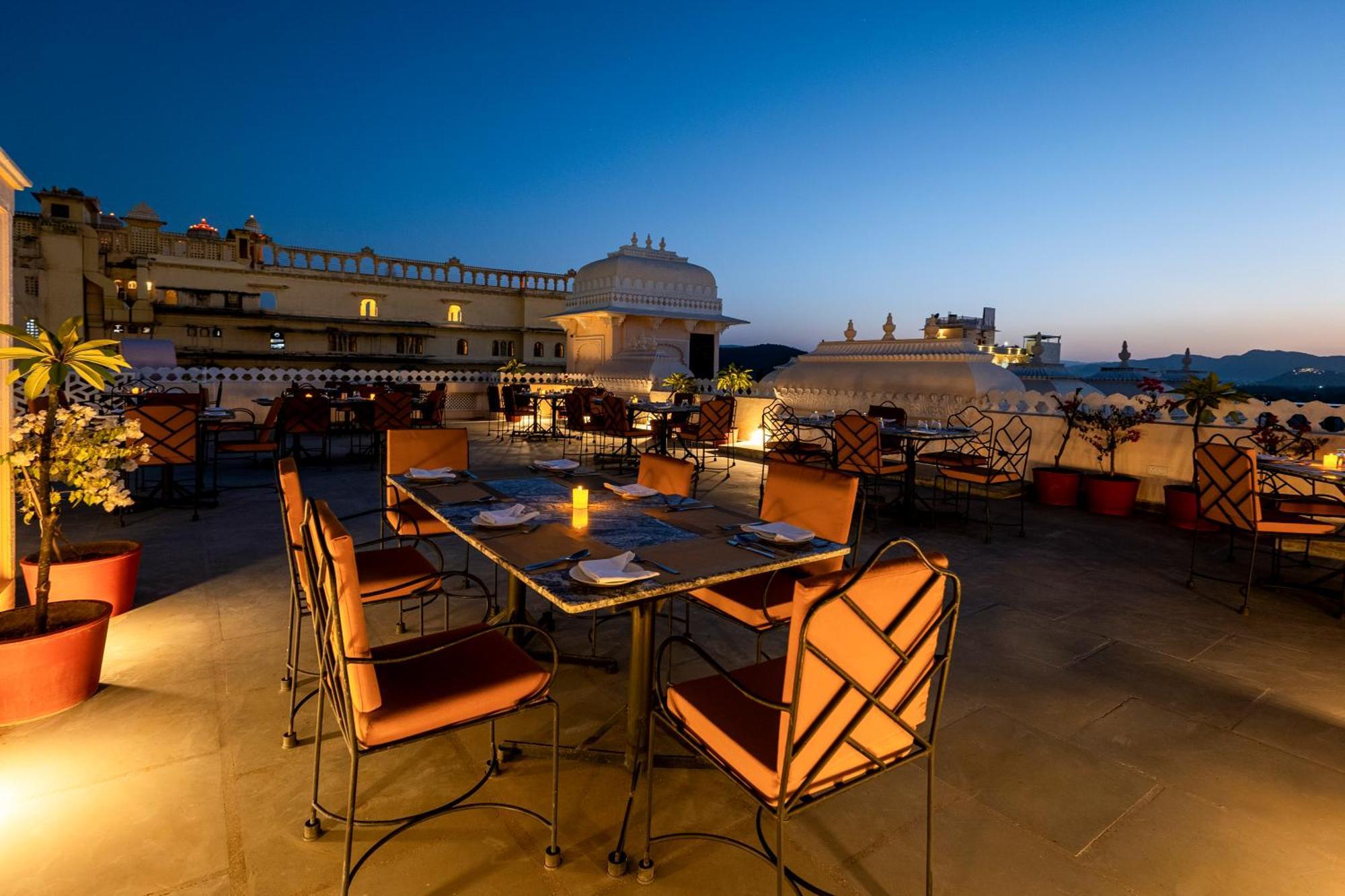 Sterling Jaisinghgarh Udaipur Hotel Buitenkant foto